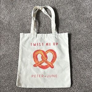 Cream Peter + June Tote bag with Pretzel Design